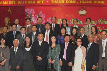 Kiều bào chúc Tết Trung ương Mặt trận Tổ quốc Việt Nam
